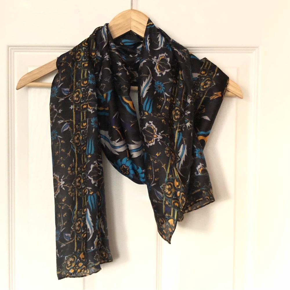 Soft Patterned Scarf - Picture 2 of 3